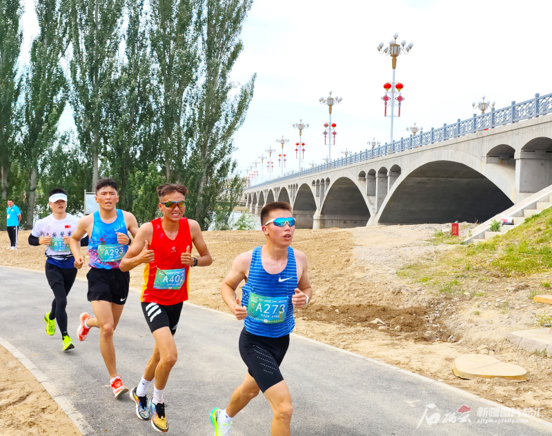 “跑”出花城新形象 自治区十四运半程马拉松在伊犁河畔开赛